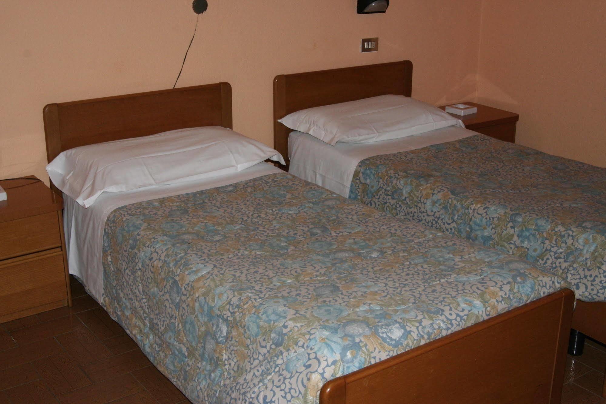 Miu Hotel Милано Екстериор снимка