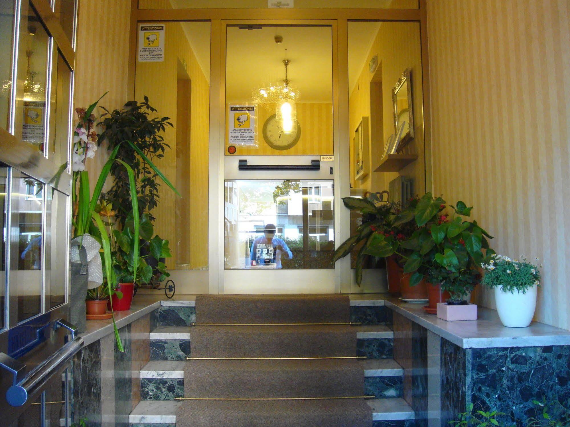 Miu Hotel Милано Екстериор снимка