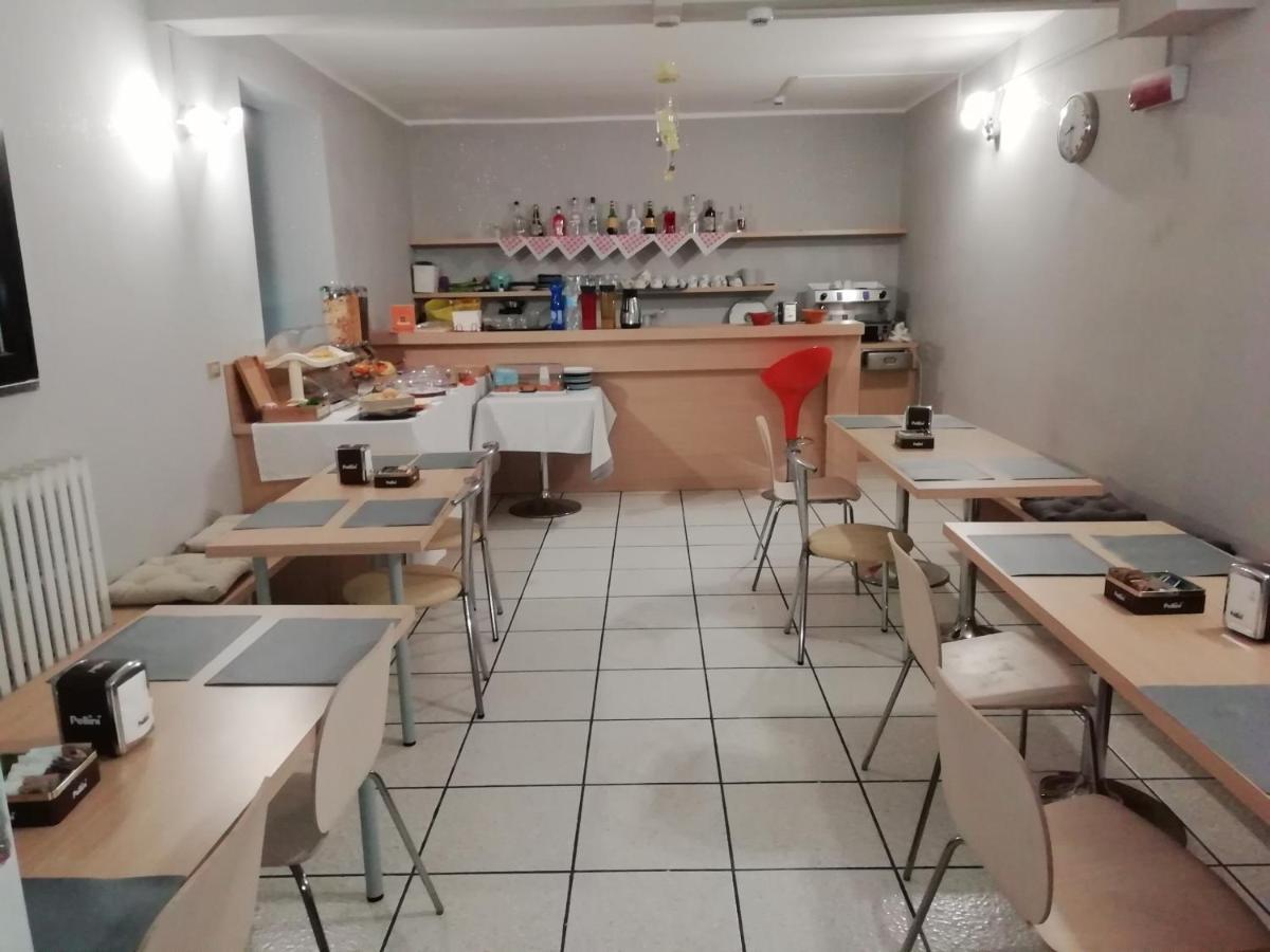 Miu Hotel Милано Екстериор снимка
